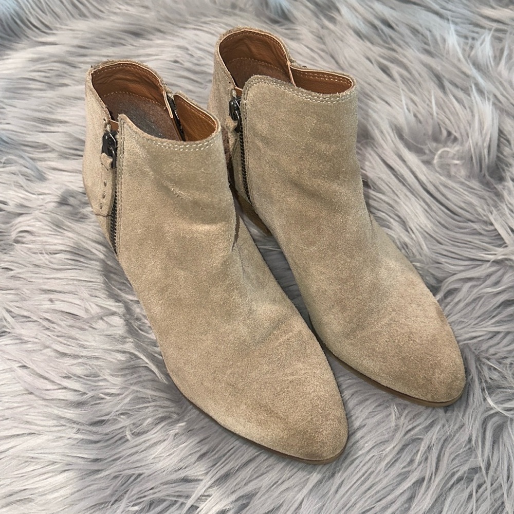 Frye & Co Holly Suede Ankle Boots Ash Heel Booties Zipper Womens Size 7M
